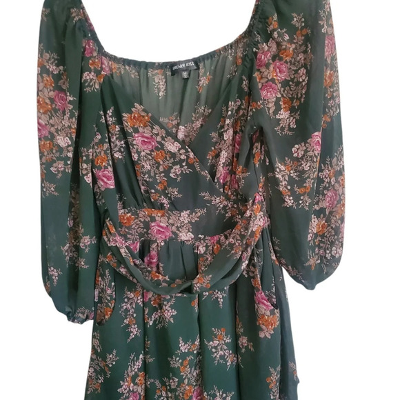 French Kiss floral v-neck baby doll blouse, size medium, with pockets - Picture 3 of 7